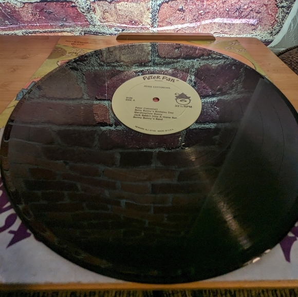 Peter cottontail 33 no jacket damage to cover - Picture 3 of 4